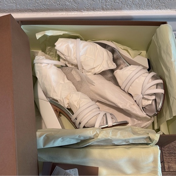 Burberry White Leather Split-Toe Hove Sandals Size 36EUR NWT - Picture 3 of 13